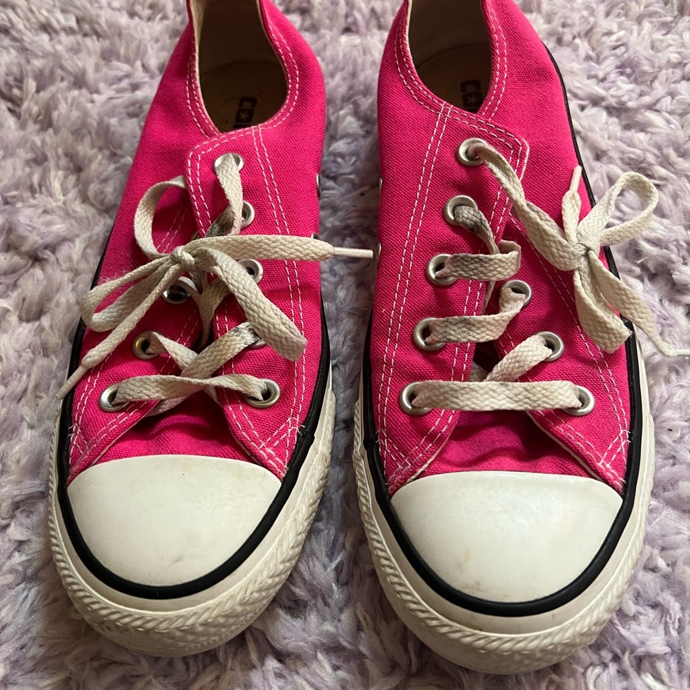 Pink low top converse